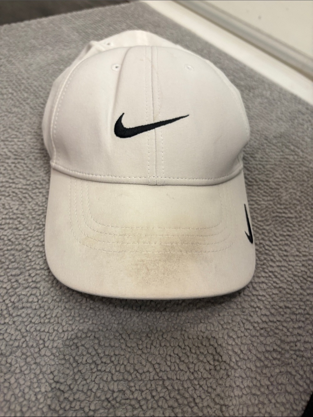 Nike Dri-FIT Club Cap | White | Black Swoosh